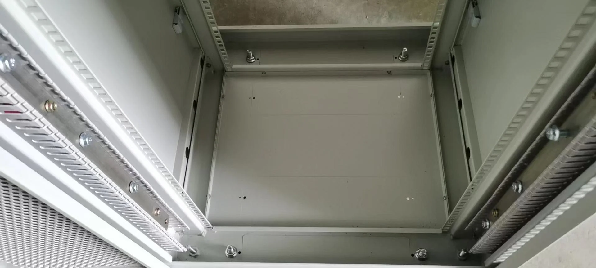 Rack For Server Battery Fits 24V & 48V 5Kw Models - Image 5